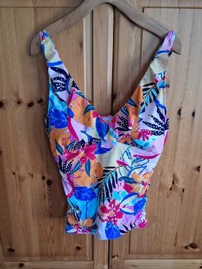 NWT Tempt Me Colorful Floral Troical Tankini Swim Top Size Large